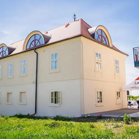 Апартаменты Vinarstvi Valkovi *